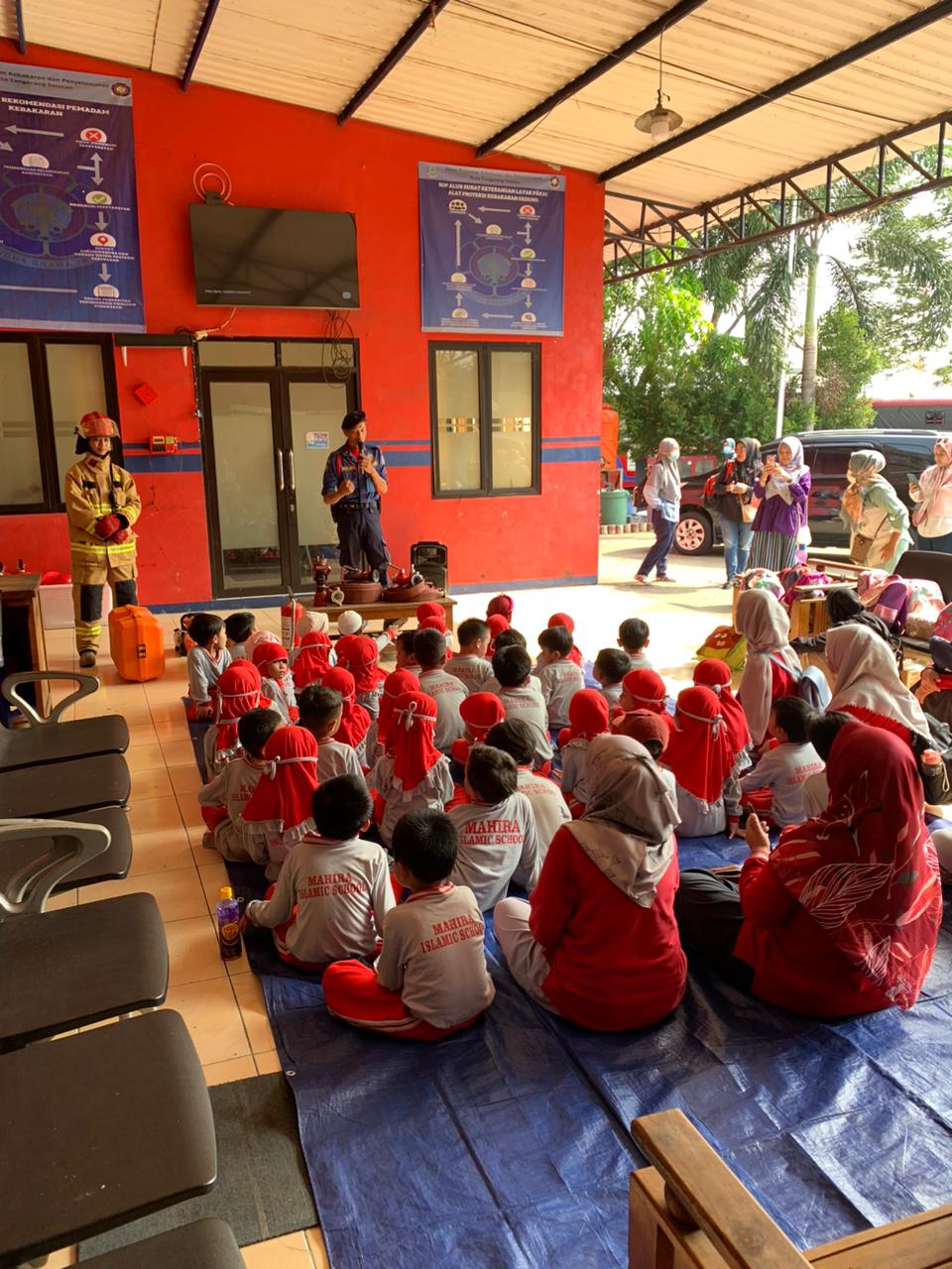 Kujungan Sekolah Tk Mahira Ke Dinas Pemadam Kebakaran dan Penyelamatan Palopo